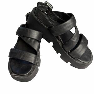Vitto Rossi platform leather padded criss cross strap black chunky sandal 40 / 9